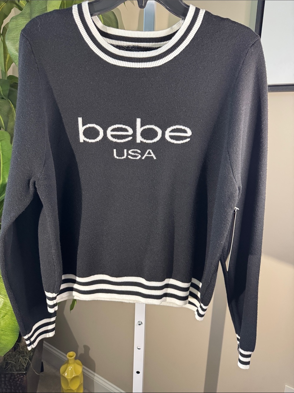 bebe USA Black Logo Crewneck Sweater size XL
